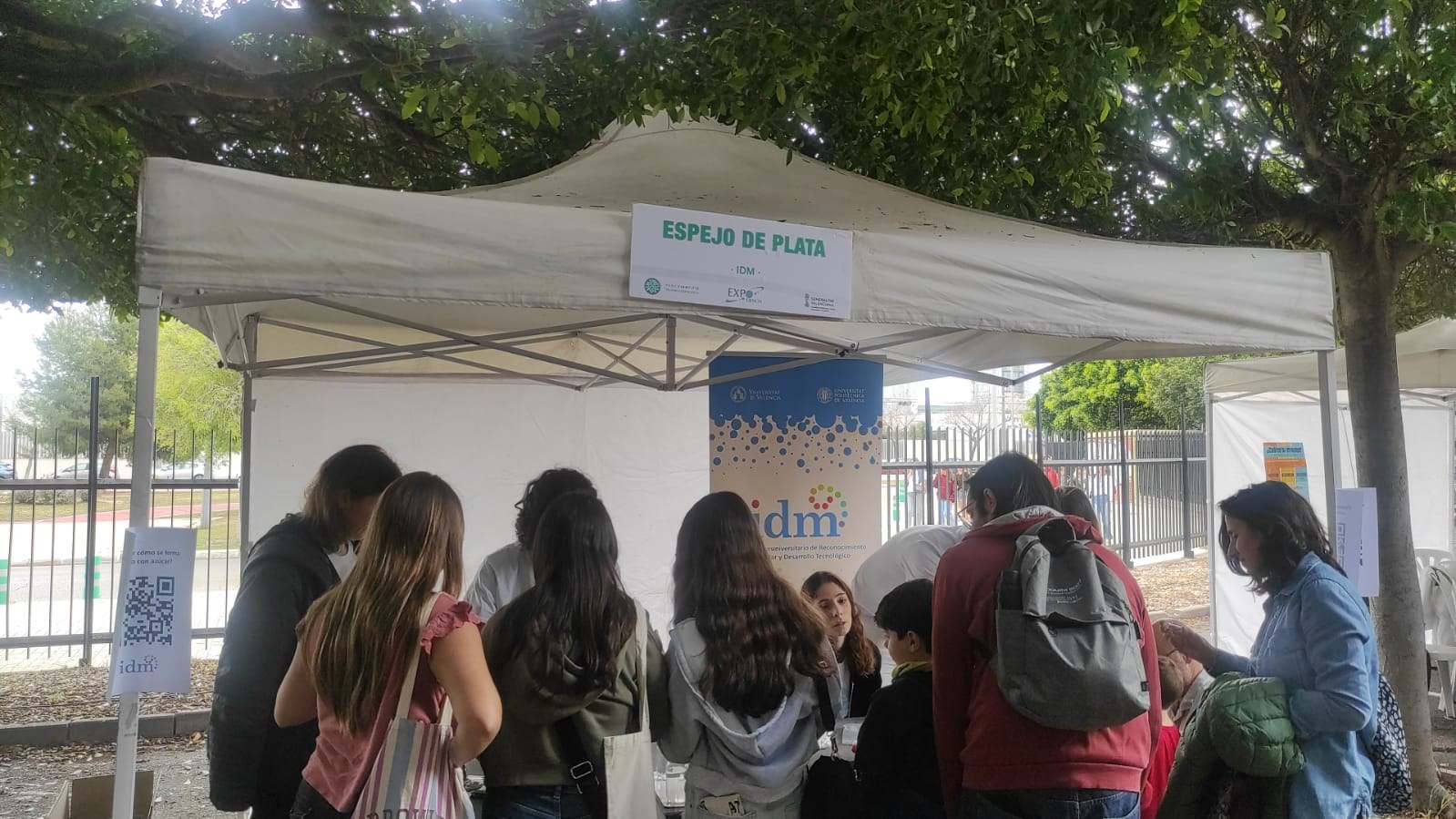 Visitors taking part in Expociència